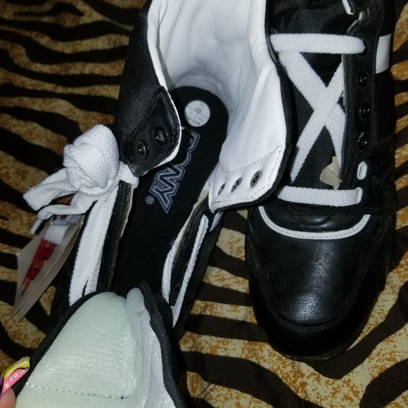 Pony cleats NWT - Picture 6 of 6